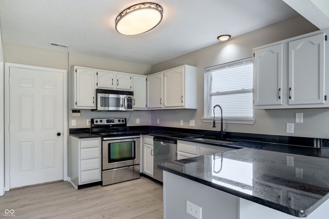 477 Woodstream Drive, Greenfield, IN 46140