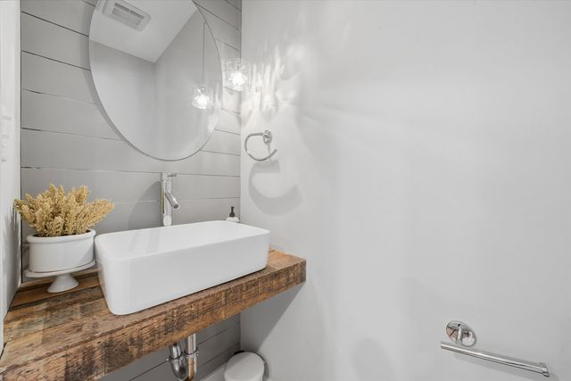 1627 N Lawndale Avenue, Chicago, IL 60647