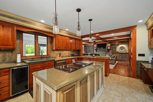 880 Barlow Ct, Salina, KS 67401