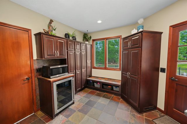 880 Barlow Ct, Salina, KS 67401