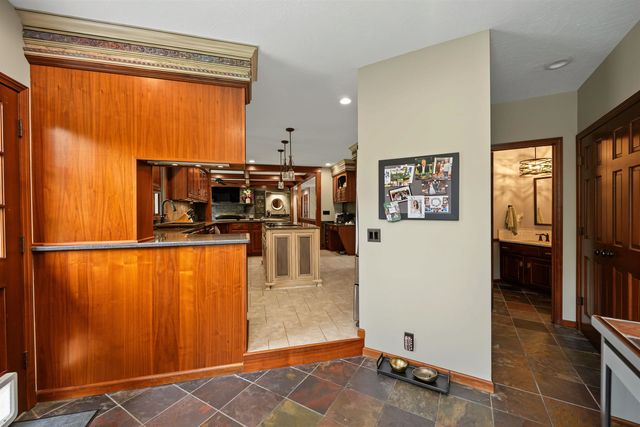 880 Barlow Ct, Salina, KS 67401