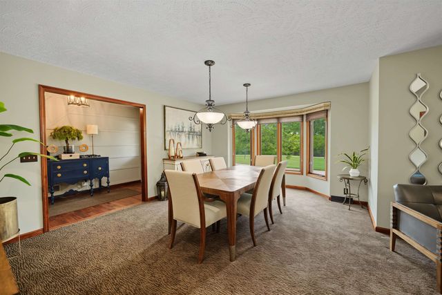 880 Barlow Ct, Salina, KS 67401