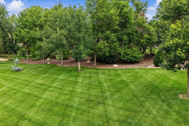 880 Barlow Ct, Salina, KS 67401