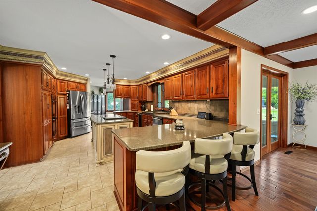 880 Barlow Ct, Salina, KS 67401