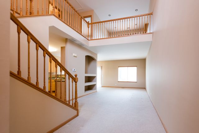 309 Abington Woods Drive, Aurora, IL 60502