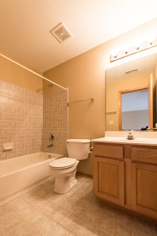 309 Abington Woods Drive, Aurora, IL 60502