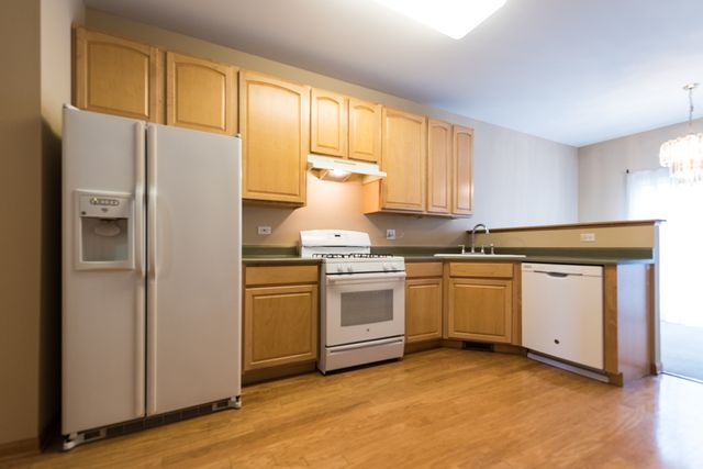 309 Abington Woods Drive, Aurora, IL 60502