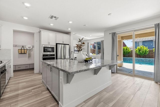 12724 Knightsbrook Ave, Rancho Cordova, CA 95742