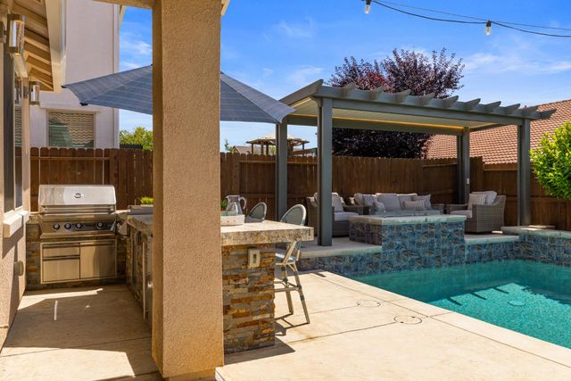 12724 Knightsbrook Ave, Rancho Cordova, CA 95742
