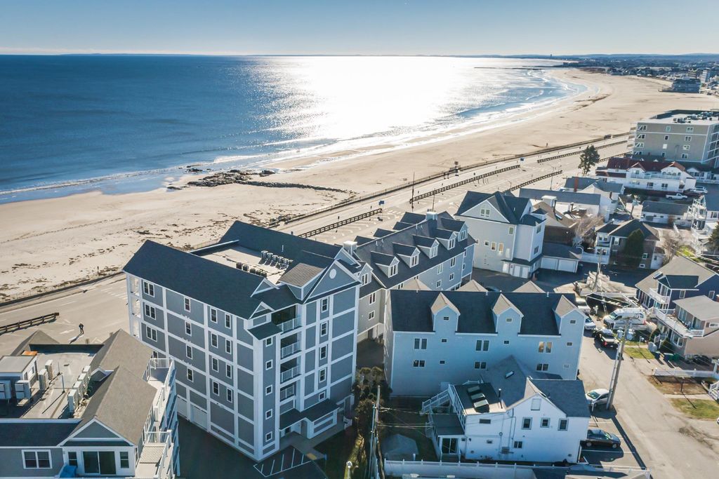 Image 1 of property listing at 377 Ocean Blvd Unit 5, Hampton, NH 03842