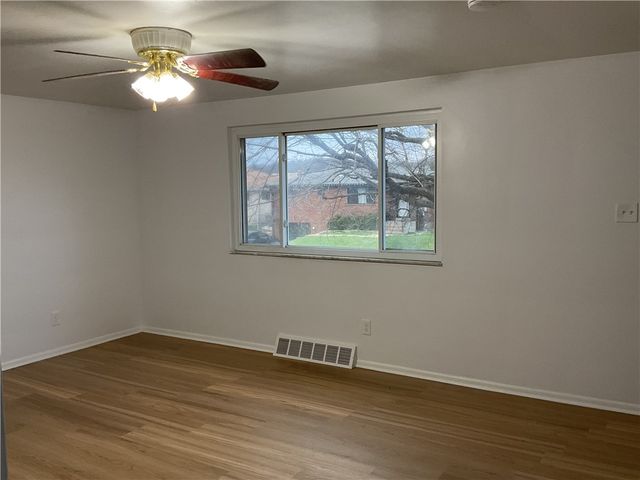 214 Erwin Place, Mckees Rocks, PA 15136