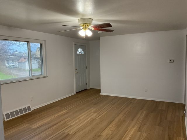 214 Erwin Place, Mckees Rocks, PA 15136