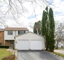 245 Porter Lane, Bolingbrook, IL 60440
