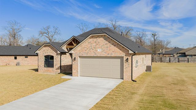 3904 French Dr, Longview, TX 75604