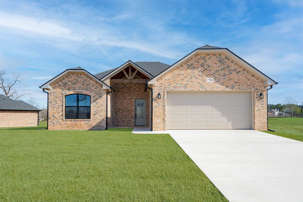 3904 French Dr, Longview, TX 75604