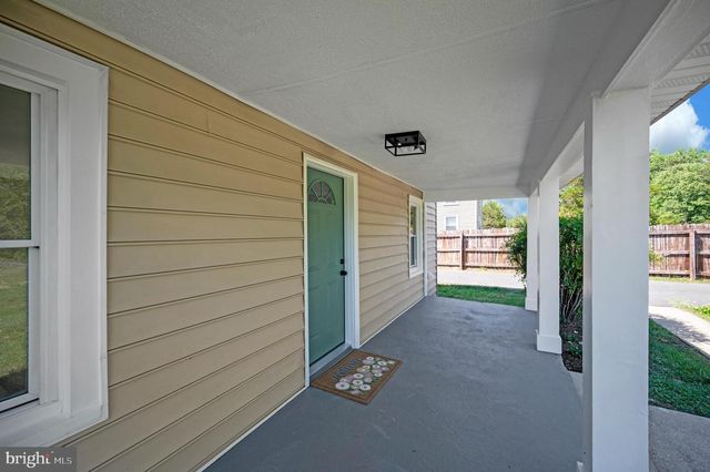 9204 WOODFORD RD, Woodford, VA 22580