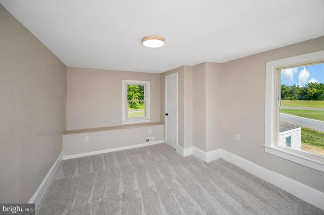 9204 WOODFORD RD, Woodford, VA 22580