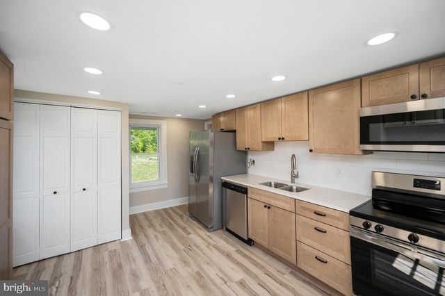 9204 WOODFORD RD, Woodford, VA 22580