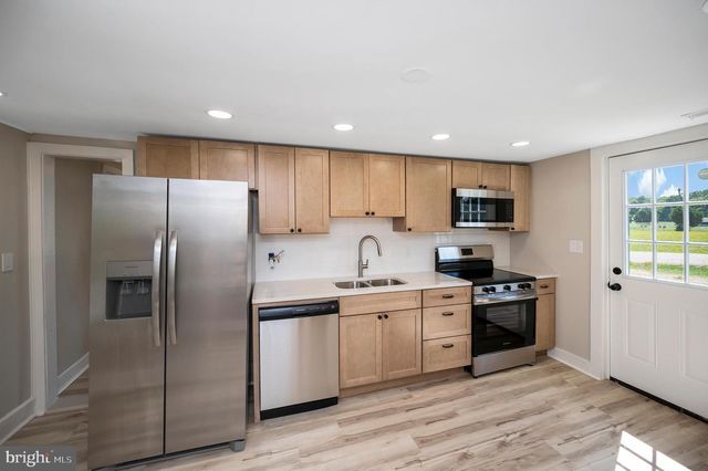 9204 WOODFORD RD, Woodford, VA 22580