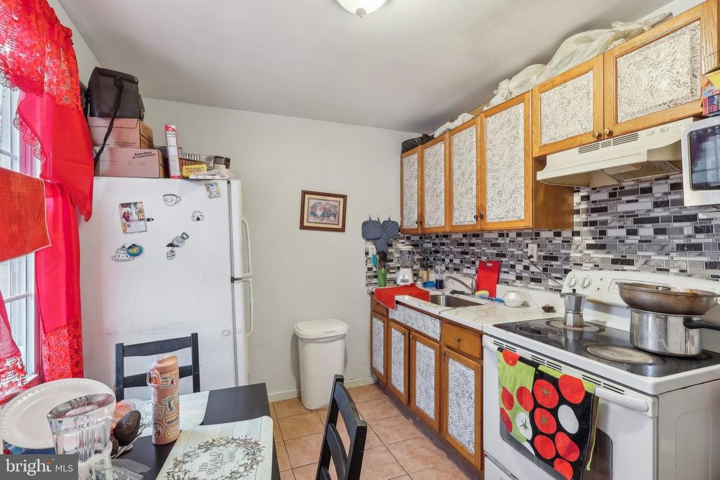 2636 EMERALD ST, Philadelphia, PA 19125