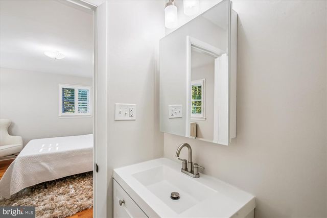5300 1ST PL N, Arlington, VA 22203