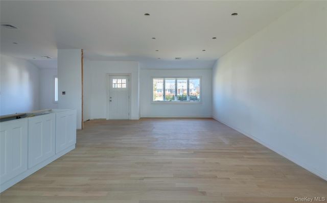 1070 Maple Lane, New Hyde Park, NY 11040