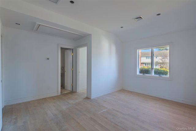 1070 Maple Lane, New Hyde Park, NY 11040