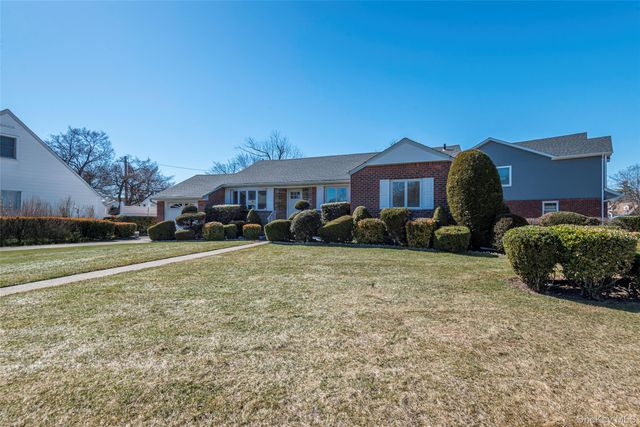 1070 Maple Lane, New Hyde Park, NY 11040