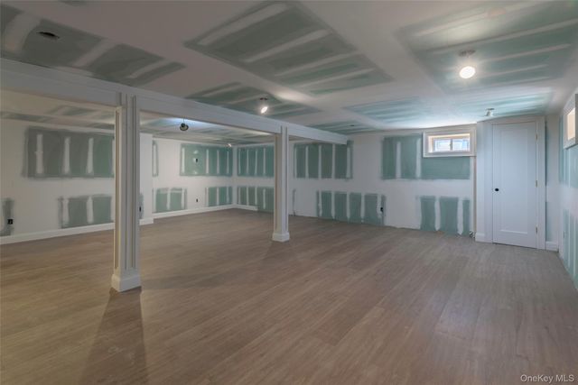 1070 Maple Lane, New Hyde Park, NY 11040