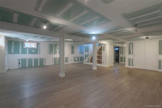 1070 Maple Lane, New Hyde Park, NY 11040