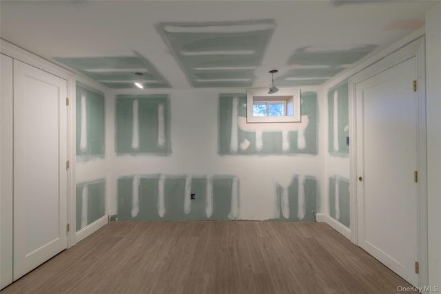 1070 Maple Lane, New Hyde Park, NY 11040