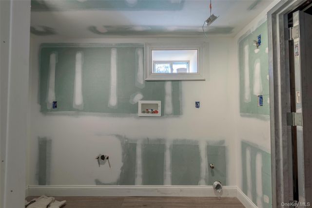 1070 Maple Lane, New Hyde Park, NY 11040