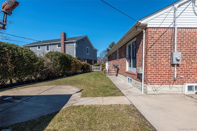 1070 Maple Lane, New Hyde Park, NY 11040