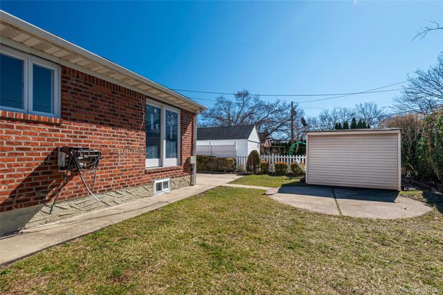 1070 Maple Lane, New Hyde Park, NY 11040