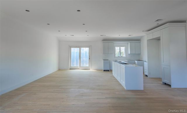 1070 Maple Lane, New Hyde Park, NY 11040