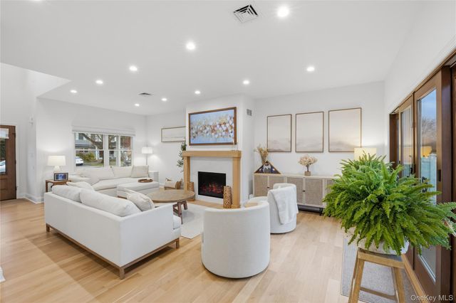 1732 Princeton Drive W, Wantagh, NY 11793