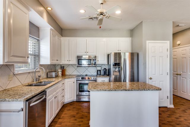 165 Glen Abbey Circle N, Possum Kingdom Lake, TX 76449