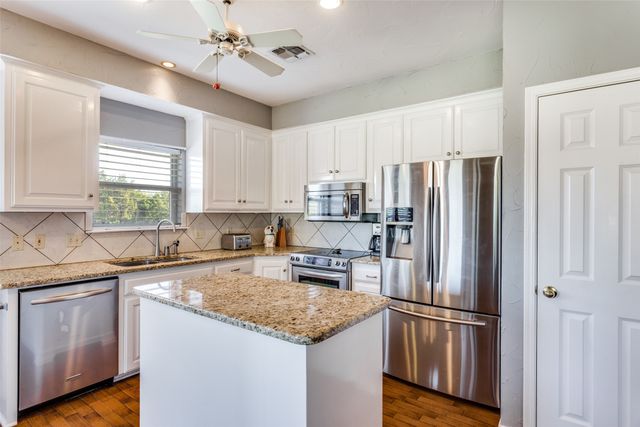 165 Glen Abbey Circle N, Possum Kingdom Lake, TX 76449