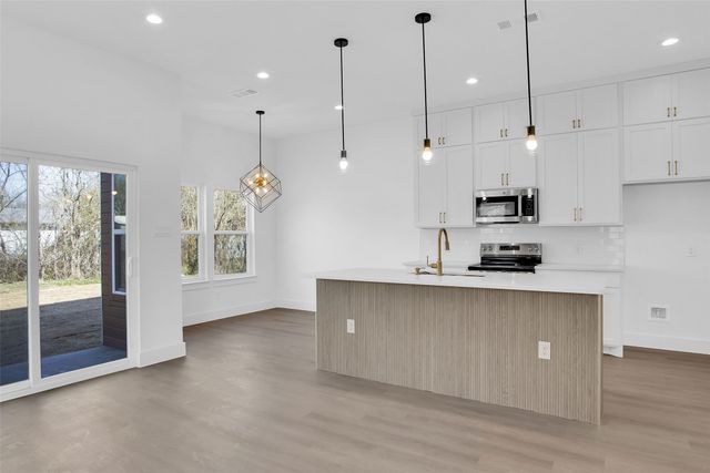 408 E Grayson, Leonard, TX 75452