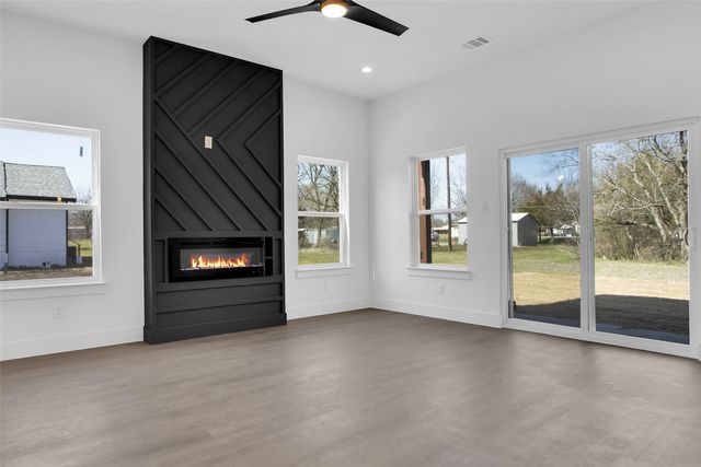 408 E Grayson, Leonard, TX 75452