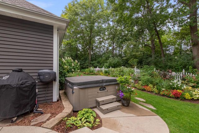 W279N5280 Hanover Hill COURT, Lisbon, WI 53089