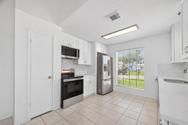 3109 Deer Trail Drive, Alvin, TX 77511