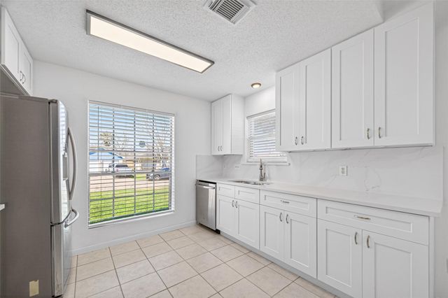 3109 Deer Trail Drive, Alvin, TX 77511