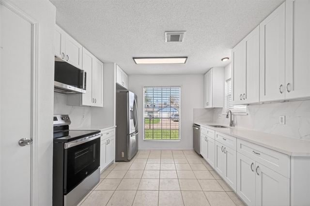 3109 Deer Trail Drive, Alvin, TX 77511