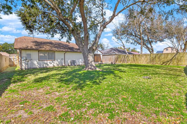 3109 Deer Trail Drive, Alvin, TX 77511