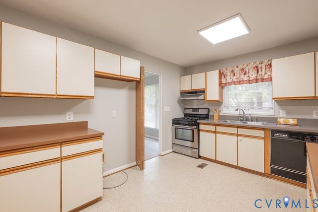 12910 Sir Scott Ter, Chester, VA 23831