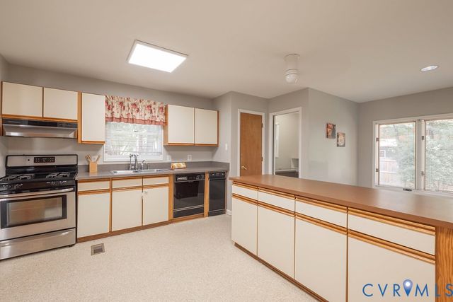 12910 Sir Scott Ter, Chester, VA 23831