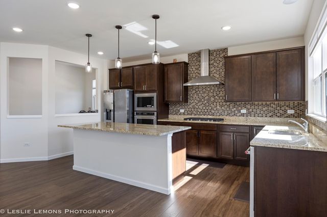 2225 Bent Grass Way, Bolingbrook, IL 60490