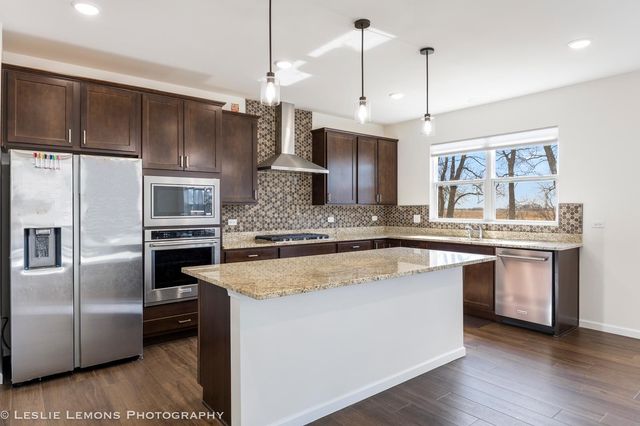 2225 Bent Grass Way, Bolingbrook, IL 60490