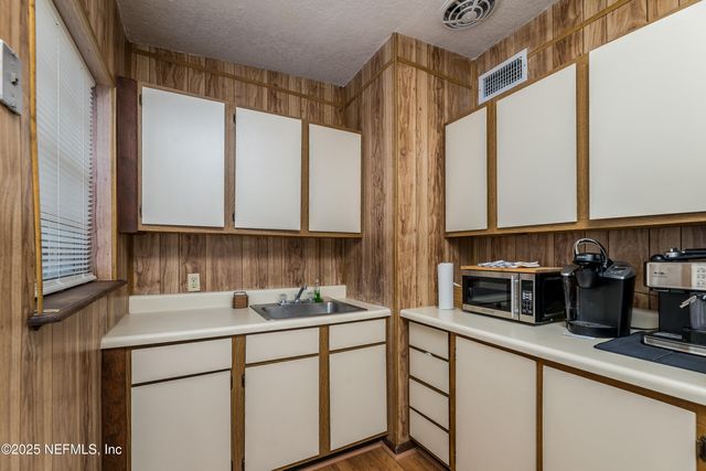 7419 MERRILL Road, Jacksonville, FL 32277